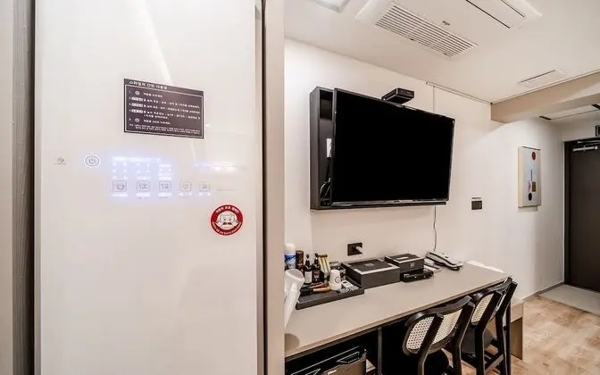 Oda (Triple (with styler+KING bed+SINGLE b)