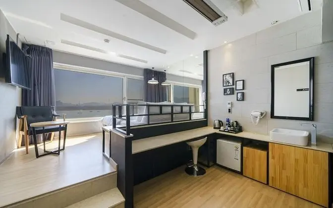 Oda (Ocean View Deluxe Room A-Middle Floor)