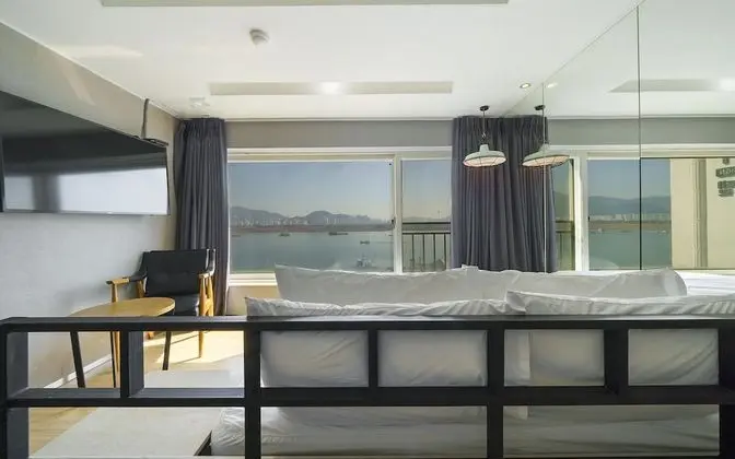 Oda (Ocean View Deluxe Room A-Middle Floor)