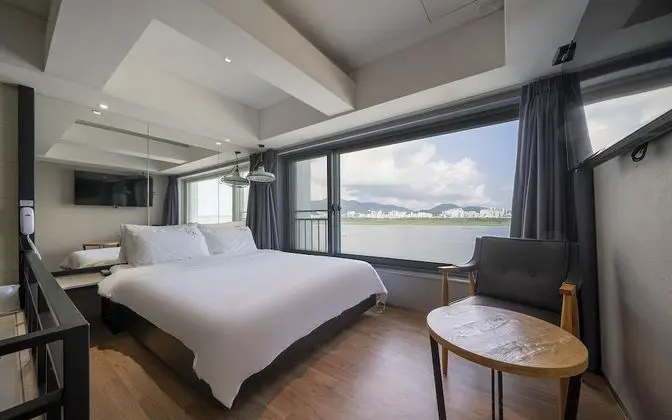 Oda (Ocean View Deluxe Room A-Middle Floor)