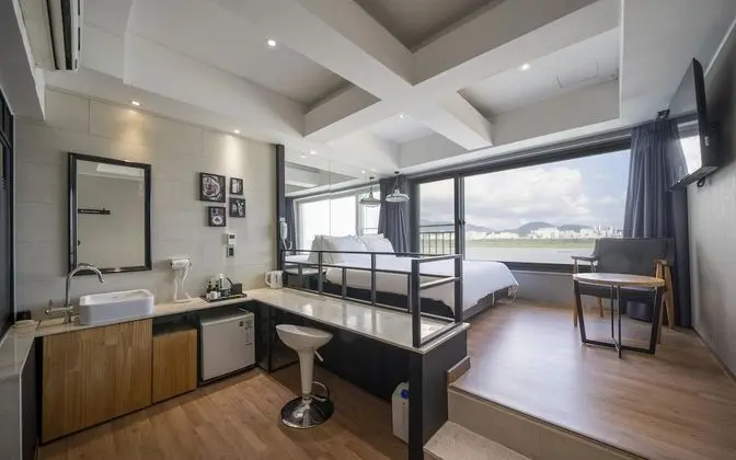 Oda (Ocean View Deluxe Room A-Middle Floor)