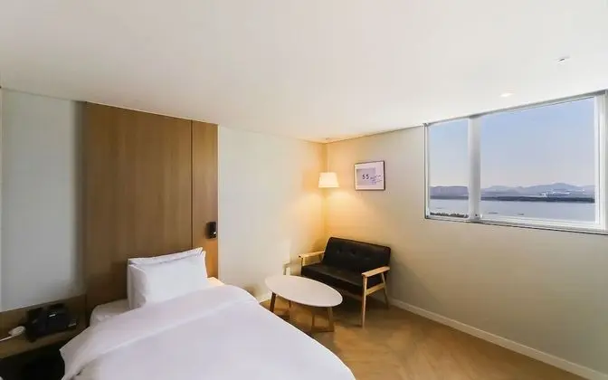 Oda (Deluxe Twin B (Free Breakfast Netflix)