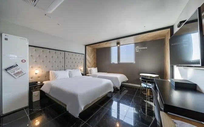 Oda (Deluxe Twin B (Free Breakfast Netflix)