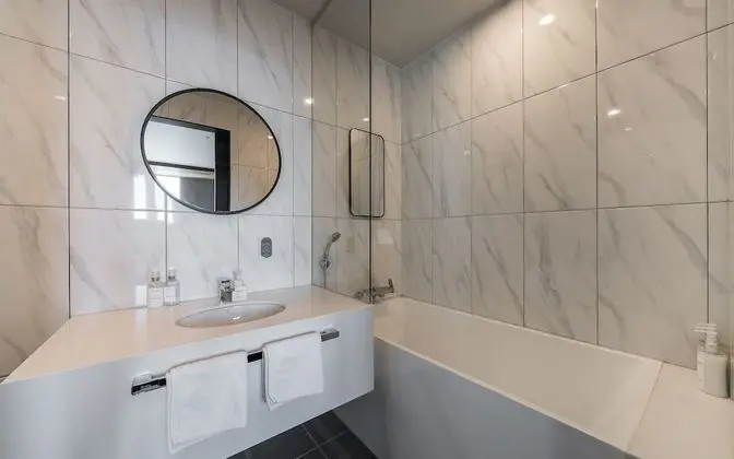 Oda (Deluxe Twin B (Free Breakfast Netflix)