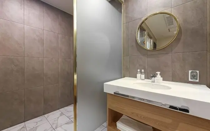 Oda (Standard B (Free Breakfast Netflix Av)