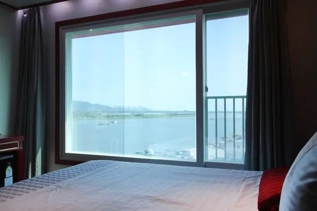 Oda (Semi-Special Room (Netflix viewing av)