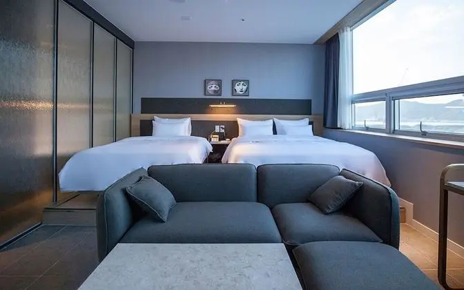 Oda (Family Twin (Breakfast free Netflix +)