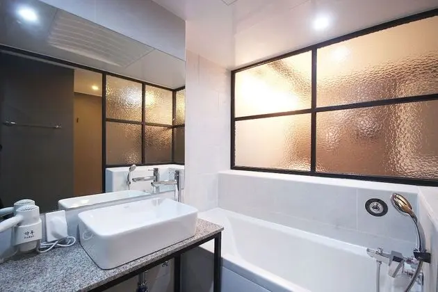 Oda (Deluxe Gold (Netflix available))