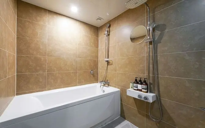 Oda (Deluxe (Netflix Available))