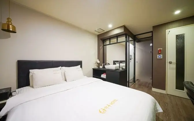 Oda (Mini Room (Standard/Netflix available)