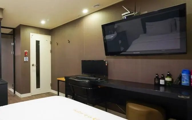 Oda (Mini Room (Standard/Netflix available)