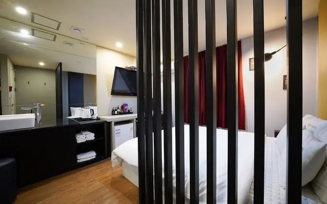 Oda (Mini Room (Standard/Netflix available)