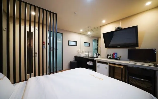 Oda (Mini Room (Standard/Netflix available)