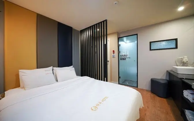 Oda (Mini Room (Standard/Netflix available)