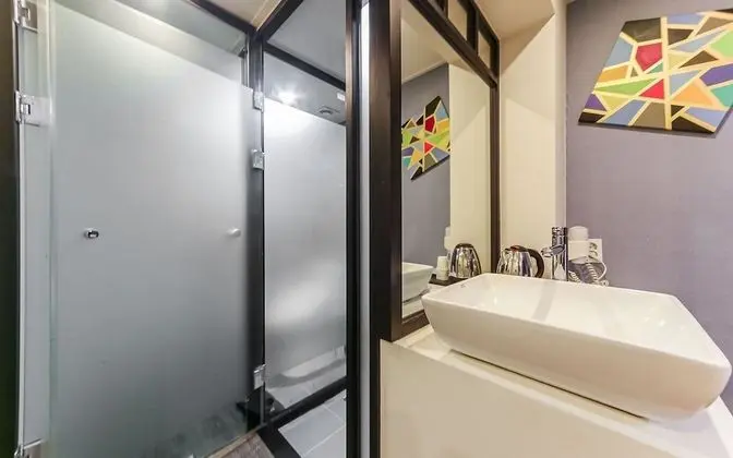 Oda (Mini Room (Standard/Netflix available)