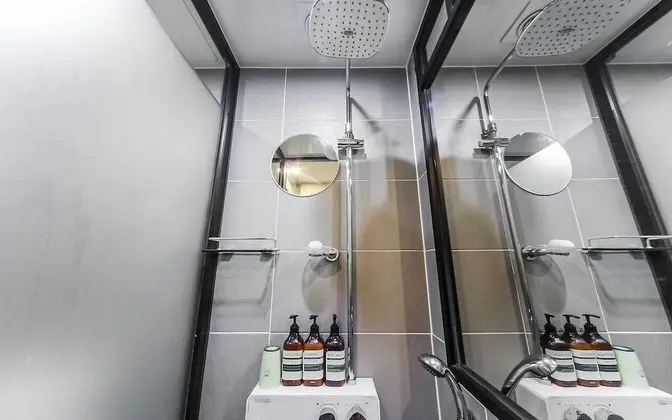 Oda (Mini Room (Standard/Netflix available)