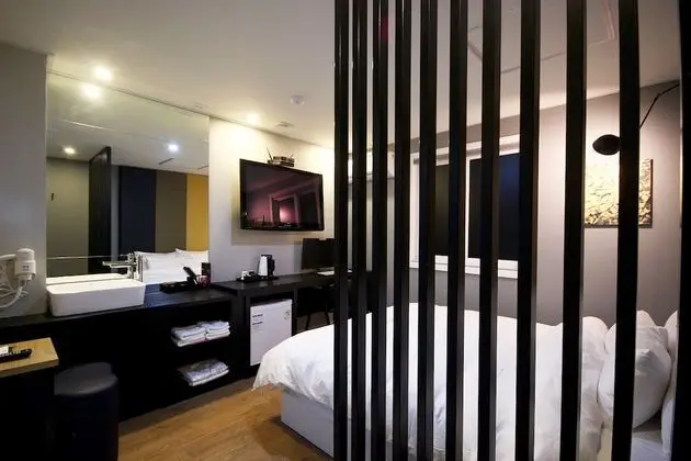 Oda (Mini Room (Standard/Netflix available)