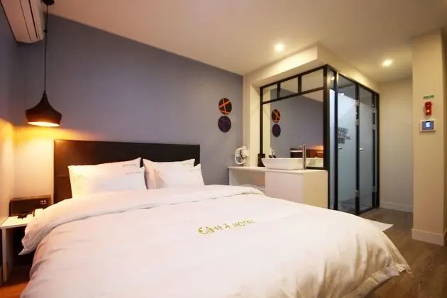 Oda (Mini Room (Standard/Netflix available)