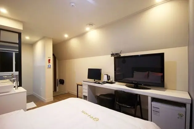 Oda (Mini Room (Standard/Netflix available)