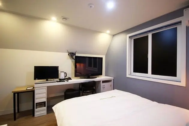 Oda (Mini Room (Standard/Netflix available)