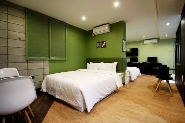 Oda (Group Room with 2 Double Bed (Netflix)