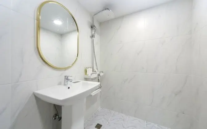 Oda (Couple PC Room - Breakfast Included ()