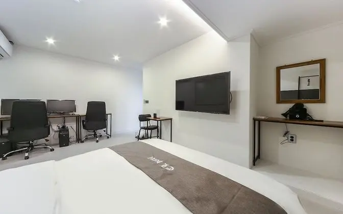 Oda (Couple PC Room - Breakfast Included ()