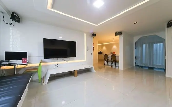 Oda (Penthouse Rooftop Barbecue (Netflix a)