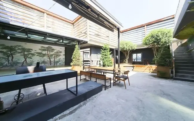 Oda (Penthouse Rooftop Barbecue (Netflix a)