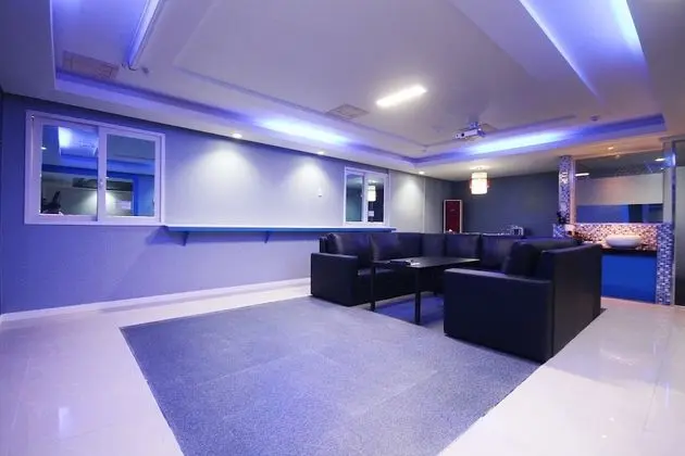 Oda (Family Room (large room large screen )