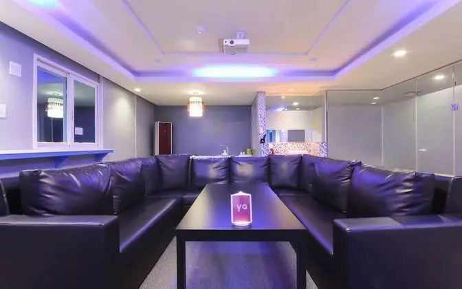 Oda (Family Room (large room large screen )