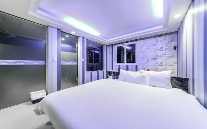 Oda (Premium (latex bed Netflix available))