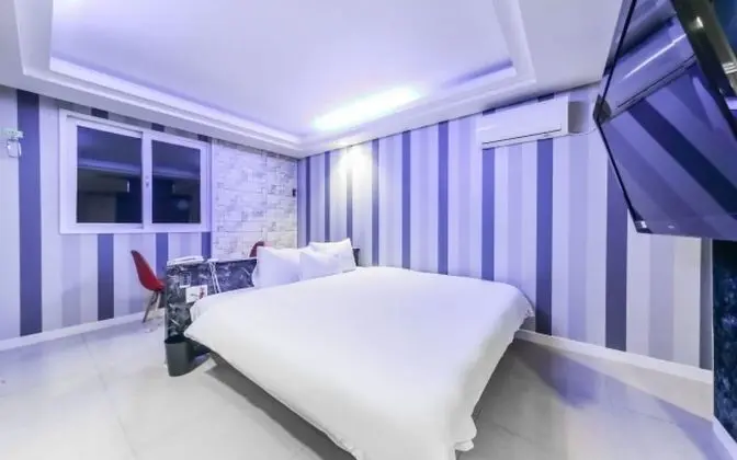 Oda (Premium (latex bed Netflix available))