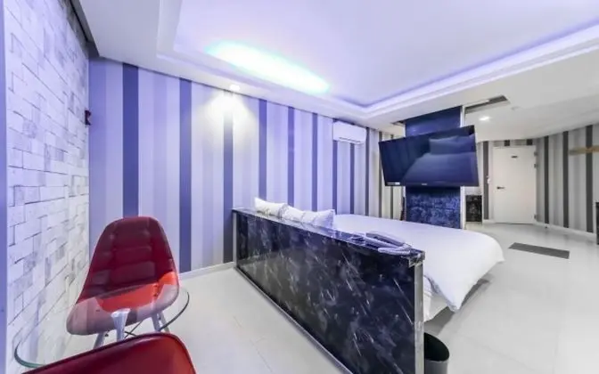 Oda (Premium (latex bed Netflix available))