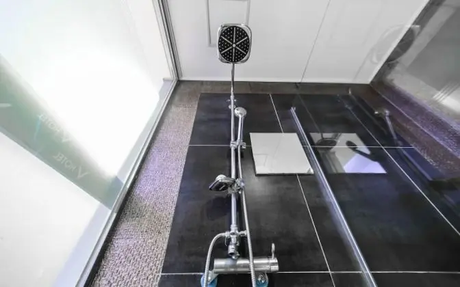 Oda (Premium (latex bed Netflix available))