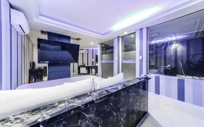 Oda (Premium (latex bed Netflix available))