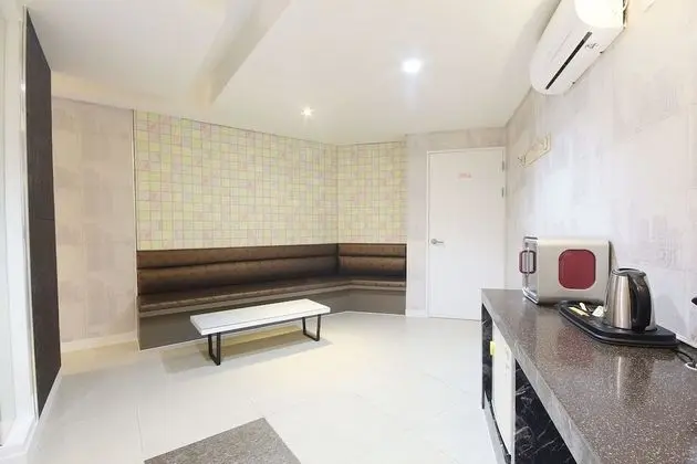 Oda (Premium (latex bed Netflix available))