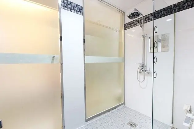 Oda (Premium (latex bed Netflix available))