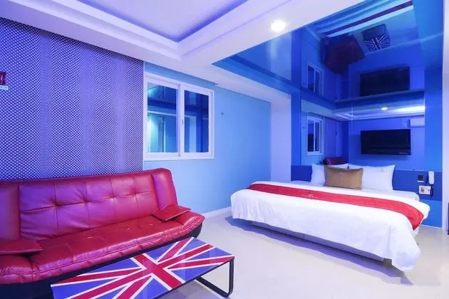 Oda (Premium (latex bed Netflix available))