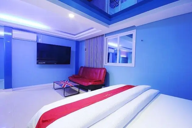 Oda (Premium (latex bed Netflix available))