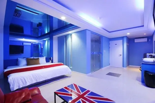 Oda (Premium (latex bed Netflix available))