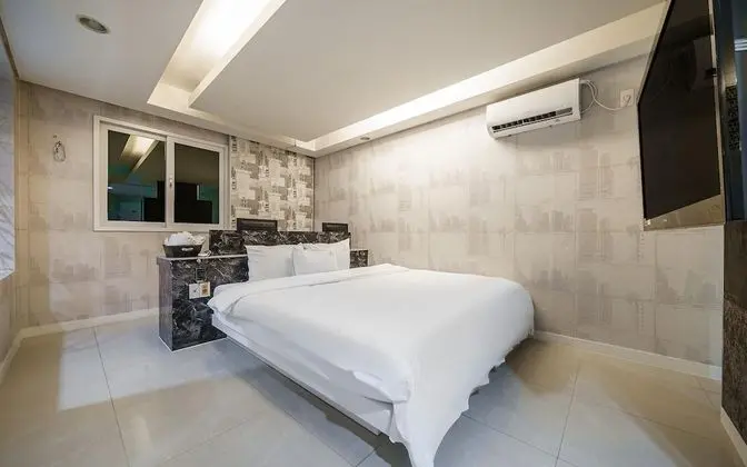 Oda (Premium (latex bed Netflix available))