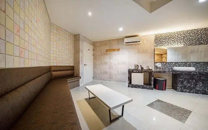 Oda (Premium (latex bed Netflix available))