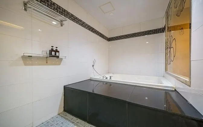 Oda (Premium (latex bed Netflix available))