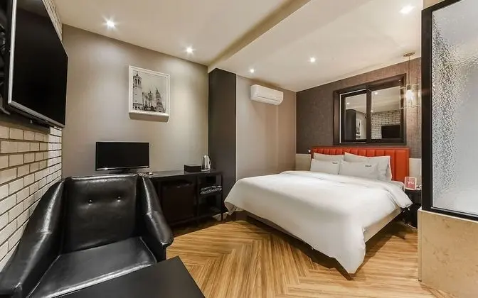 Oda (Suite (Netflix viewing latest movies )