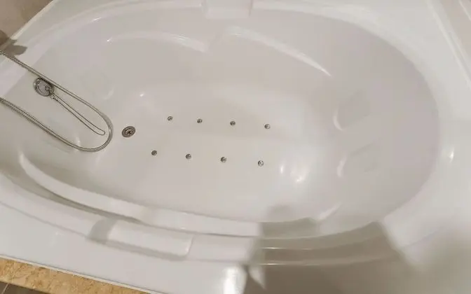 Oda (Suite (Netflix viewing latest movies )