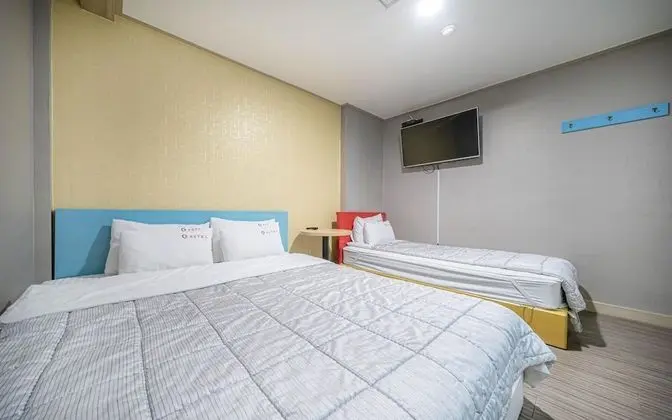 Oda (Twin (1 Double + 1 Single Bed))