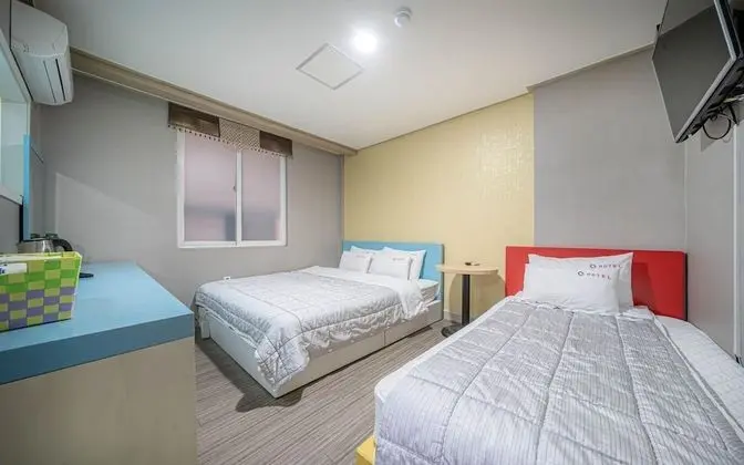 Oda (Twin (1 Double + 1 Single Bed))