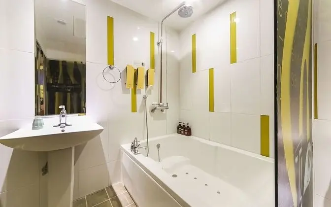 Oda (Suite room (Netflix viewing available)