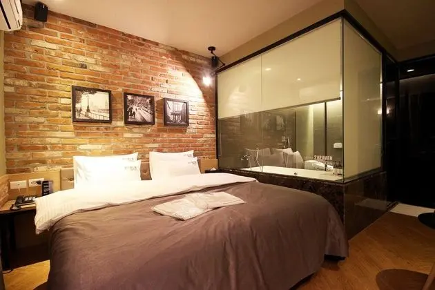 Oda (Deluxe (Netflix available the latest )